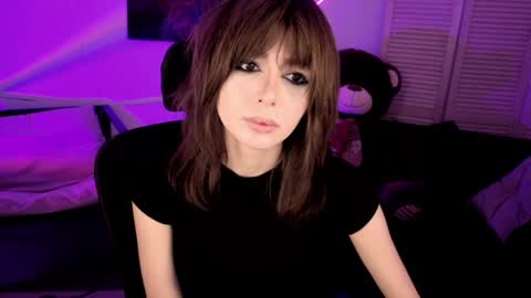 crystallbloom online show from April 2026 01:39:01 AM