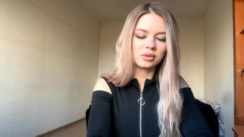 Snapshot of crystarouillard chatting on April 2026 07:49:01 AM Jesi online show from April 2026 07:49:01 AM