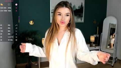 Silvia online show from April 2026 07:31:01 AM