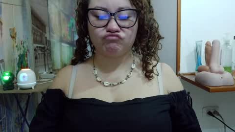 Snapshot of curly_greeneyed chatting on May 2026 02:50:01 AM Vannesa online show from May 2026 02:50:01 AM