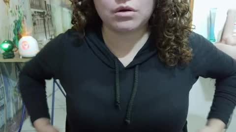 Snapshot of curly_greeneyed chatting on May 2026 01:36:01 AM Vannesa online show from May 2026 01:36:01 AM