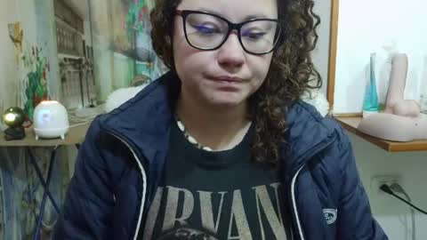 Snapshot of curly_greeneyed chatting on May 2026 07:15:02 AM Vannesa online show from May 2026 07:15:02 AM