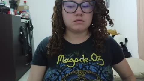 Snapshot of curly_greeneyed chatting on May 2026 01:24:02 AM Vannesa online show from May 2026 01:24:02 AM