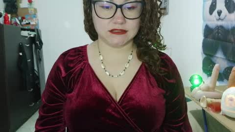 Snapshot of curly_greeneyed chatting on May 2026 03:23:01 AM Vannesa online show from May 2026 03:23:01 AM