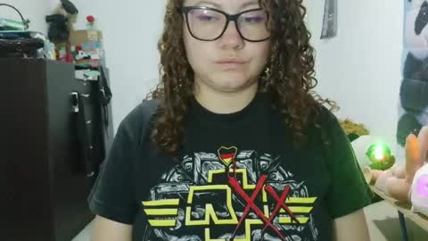 Snapshot of curly_greeneyed chatting on May 2026 03:02:01 AM Vannesa online show from May 2026 03:02:01 AM