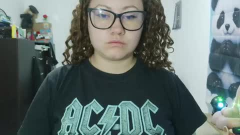 Snapshot of curly_greeneyed chatting on June 2026 05:08:01 AM Vannesa online show from June 2026 05:08:01 AM
