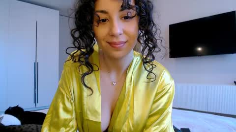 curly_jade_ online show from April 2026 01:16:01 PM