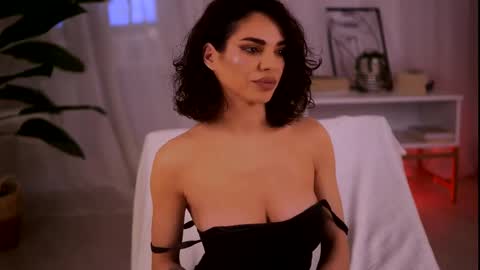 Snapshot of curvedlizzie chatting on May 2026 10:06:01 PM curvedlizzie online show from May 2026 10:06:01 PM