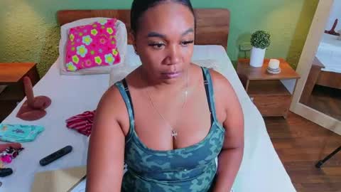 Snapshot of curvyebonyy_ chatting on June 2026 06:47:01 PM Danna online show from June 2026 06:47:01 PM