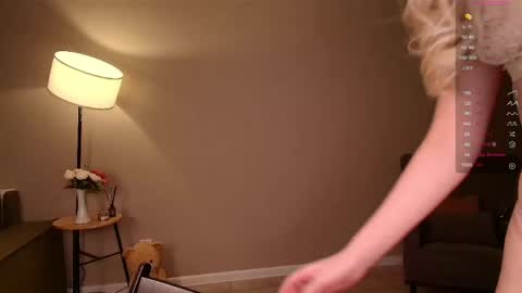 Kira  online show from April 2026 09:52:01 AM