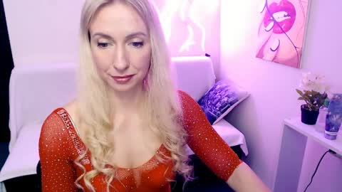 cute_smile_shy online show from April 2026 07:33:02 PM