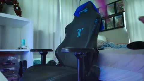 Sandra Love online show from April 2026 02:37:01 PM