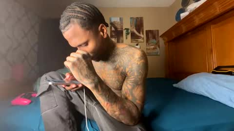 Snapshot of daddyjanimal chatting on December 2024 07:37:01 AM sexy tatted king bbc online show from December 2024 07:37:01 AM