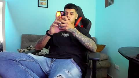 Snapshot of dage_19 chatting on December 2024 06:43:02 AM my name is Jhon and I live in colombia online show from December 2024 06:43:02 AM