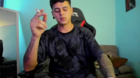 Snapshot of dage_19 chatting on December 2024 03:58:02 AM my name is Jhon and I live in colombia online show from December 2024 03:58:02 AM