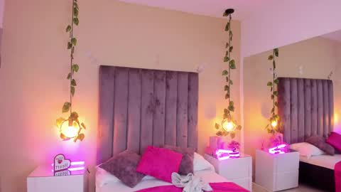 Dahlia online show from September 2025 08:01:01 PM