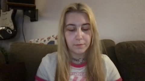 Snapshot of daisymynx chatting on March 2026 08:37:01 AM daisymynx online show from March 2026 08:37:01 AM