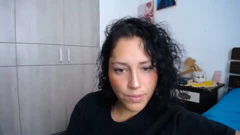 IG  dakotasofiaa online show from December 2024 07:00:01 PM