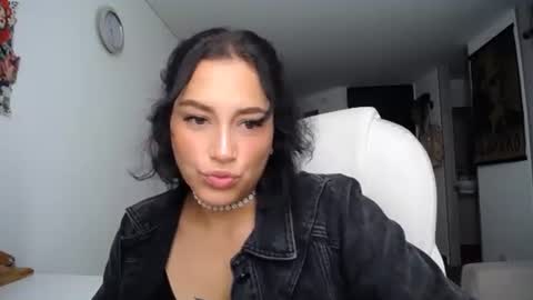 IG  dakotasofiaa online show from January 2025 09:55:02 PM