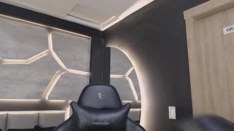 Dakota  online show from December 2025 11:04:01 AM