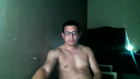 Snapshot of damnsexy0102 chatting on December 2025 04:54:01 AM DamnSexy0102 online show from December 2025 04:54:01 AM