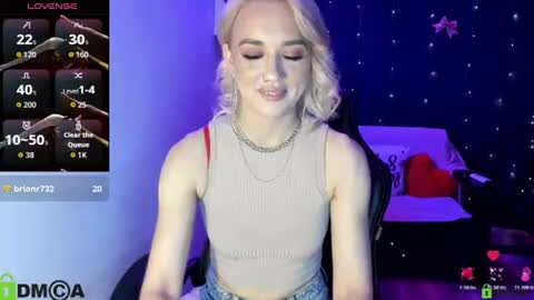 Snapshot of dances_queen chatting on June 2026 07:22:02 AM dances_queen online show from June 2026 07:22:02 AM