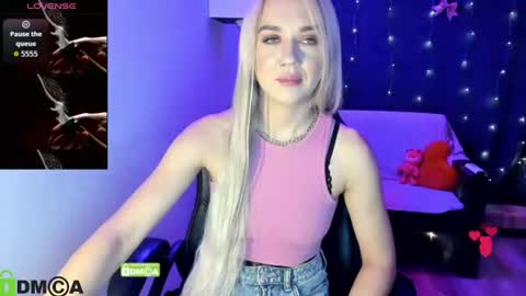 Snapshot of dances_queen chatting on July 2026 07:05:02 AM dances_queen online show from July 2026 07:05:02 AM