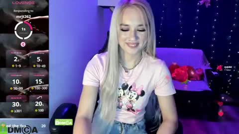 Snapshot of dances_queen chatting on July 2026 07:02:01 AM dances_queen online show from July 2026 07:02:01 AM