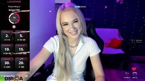 Snapshot of dances_queen chatting on July 2026 07:03:01 AM dances_queen online show from July 2026 07:03:01 AM