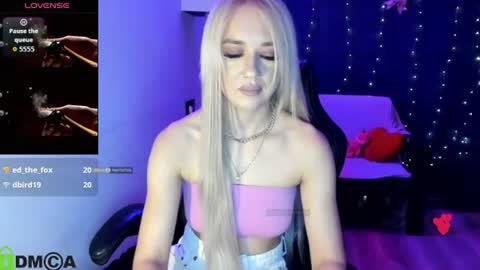 Snapshot of dances_queen chatting on July 2026 07:15:02 AM dances_queen online show from July 2026 07:15:02 AM