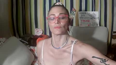 Snapshot of danicamore chatting on February 2026 08:40:02 AM danicamore online show from February 2026 08:40:02 AM