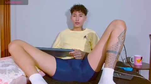 daniel_deluxx online show from April 2026 01:59:01 AM
