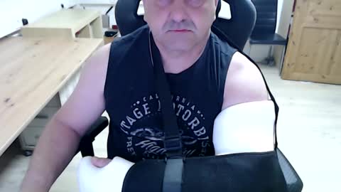 daniel_master online show from April 2026 07:44:01 PM