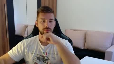 darius_94 online show from October 2025 05:52:01 AM