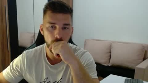 darius_94 online show from October 2025 05:04:02 AM