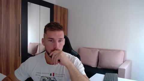 darius_94 online show from November 2025 10:48:01 AM