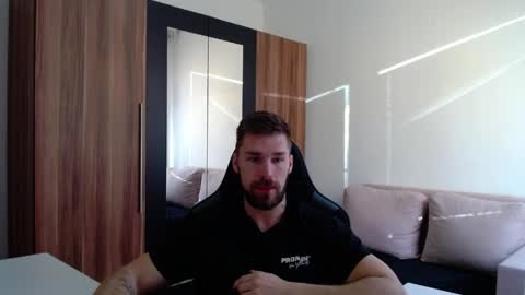 darius_94 online show from April 2026 05:18:02 AM