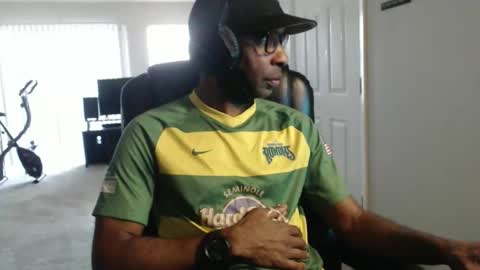 Snapshot of darkdaddyvibes chatting on May 2026 06:27:01 PM DrkVibes online show from May 2026 06:27:01 PM