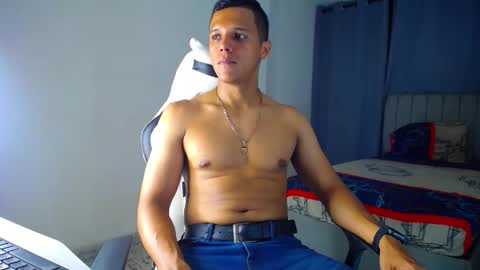 Snapshot of davisito7 chatting on February 2026 04:27:01 AM David Angel online show from February 2026 04:27:01 AM