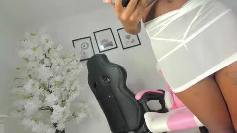 dayanis_latin online show from June 2026 04:06:01 AM
