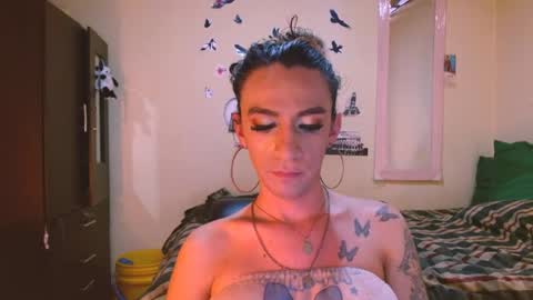dayanna_01_ online show from April 2026 08:04:02 PM