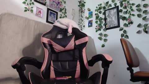 Snapshot of dazzayyy chatting on December 2024 12:52:01 AM dazzayy online show from December 2024 12:52:01 AM