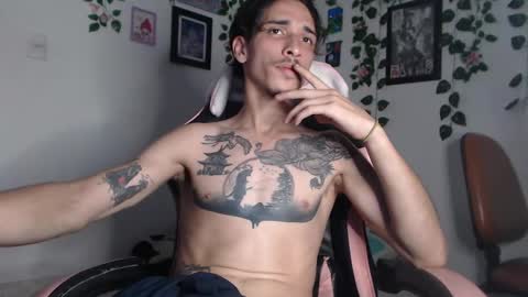 Snapshot of dazzayyy chatting on December 2024 12:30:01 AM dazzayy online show from December 2024 12:30:01 AM