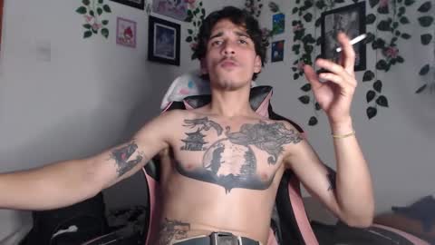 Snapshot of dazzayyy chatting on December 2024 01:03:01 AM dazzayy online show from December 2024 01:03:01 AM