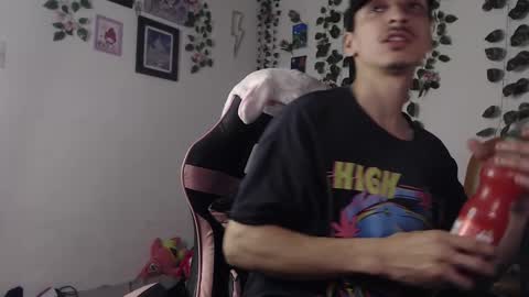 Snapshot of dazzayyy chatting on December 2024 10:56:01 PM dazzayy online show from December 2024 10:56:01 PM