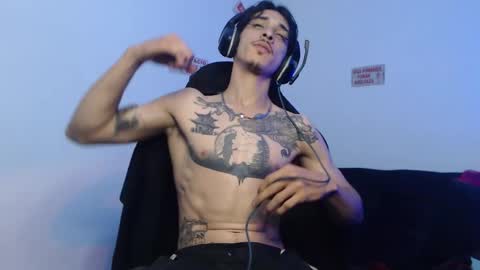 Snapshot of dazzayyy chatting on November 2025 12:21:02 AM dazzayy online show from November 2025 12:21:02 AM