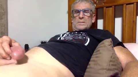 deanofflove2210 online show from February 2025 03:07:01 PM