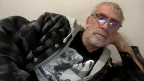 deanofflove221000 online show from April 2026 04:42:02 PM