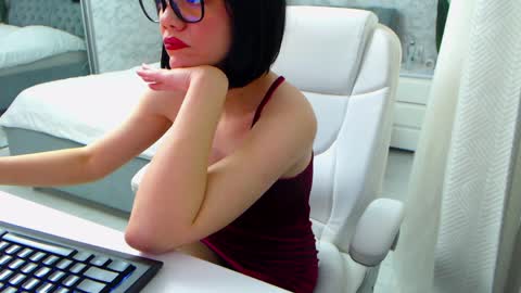 Elly online show from April 2026 08:04:01 AM