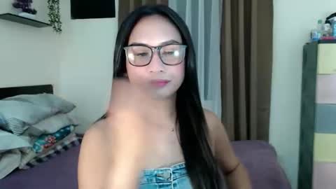 dearest_anna online show from April 2026 10:43:01 AM